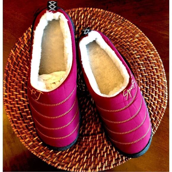 CEVILLE - L Sz 7.5 (38) Red Quilted Nylon Slippers. EVA Sole & Fleece Lining NWT - Picture 12 of 16